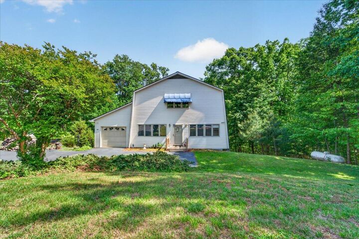 Property Photo:  303 Oak Ridge Dr  VA 24055 