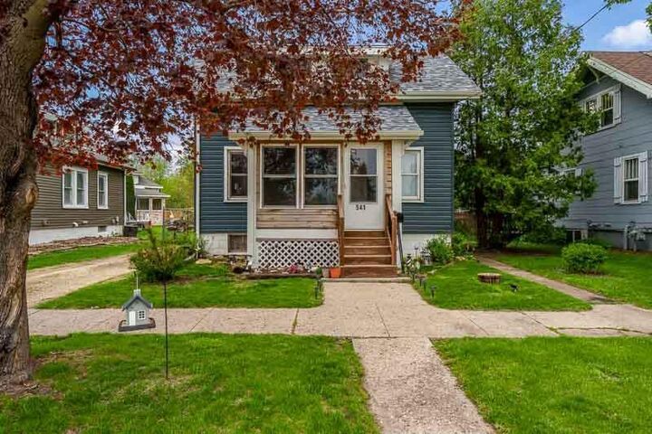 Property Photo:  541 Roscoe Avenue  IL 61080 