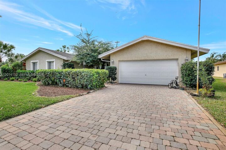 Property Photo:  5320 SW 21st Ct  FL 33317 