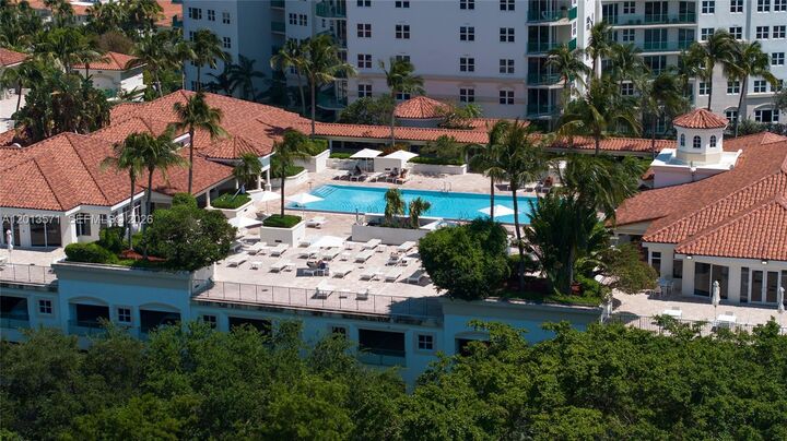 Property Photo:  19900 E Country Club Dr 116  FL 33180 