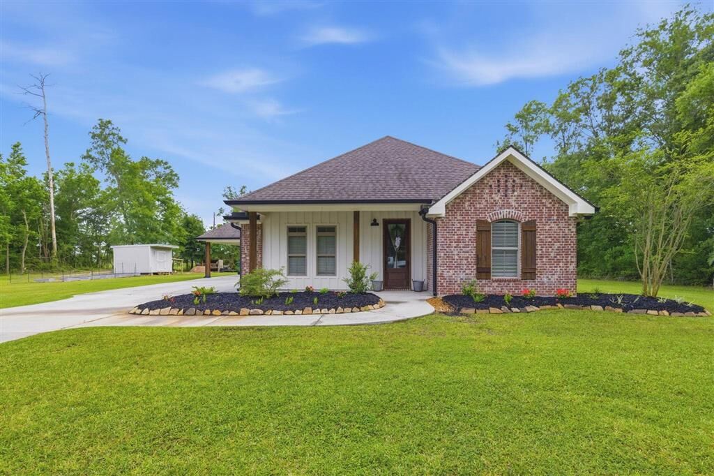 Property Photo:  2208 Oak Grove Drive  LA 70668 