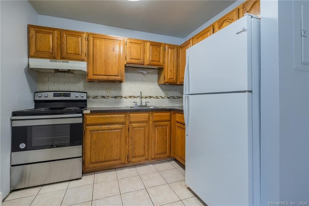 Property Photo:  56 Park Avenue 302  CT 06604 