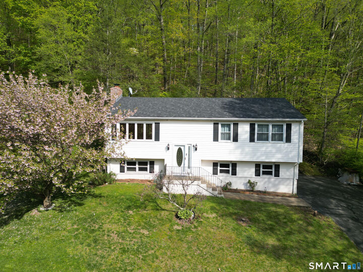 Property Photo:  102 Metacomet Road  CT 06062 