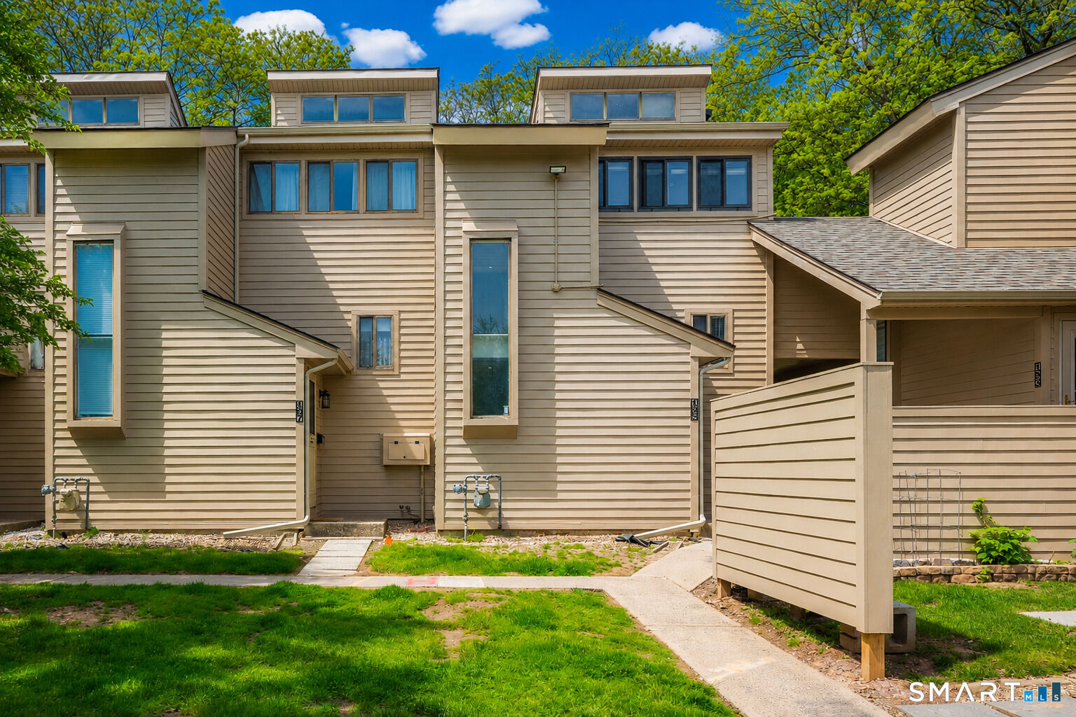 Property Photo:  185 Spring Street 185  CT 06109 
