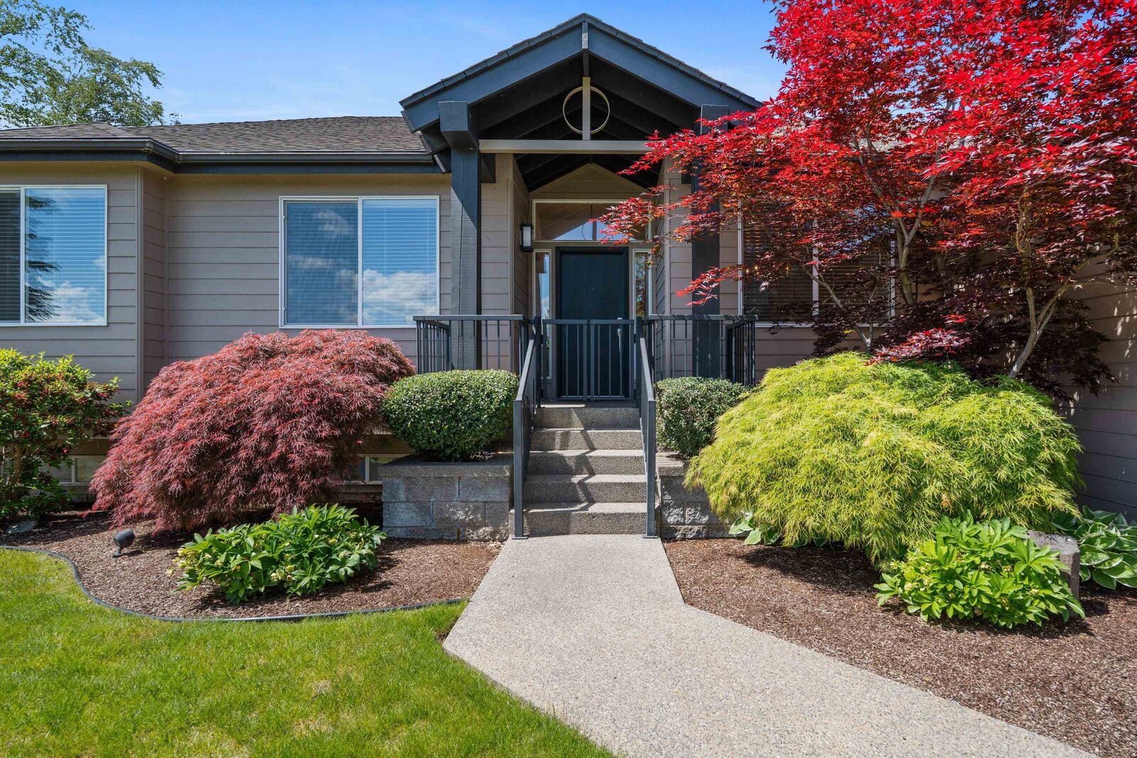 Property Photo: 718 S Shelley Lake Ln WA 99037
