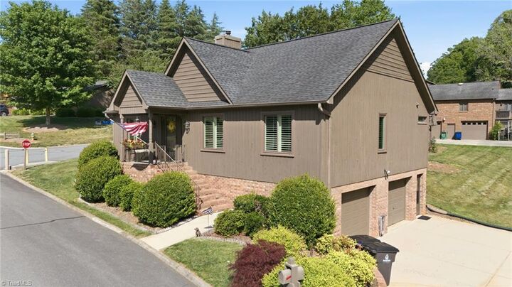 Property Photo:  601 Ridgehaven Drive  NC 27104 