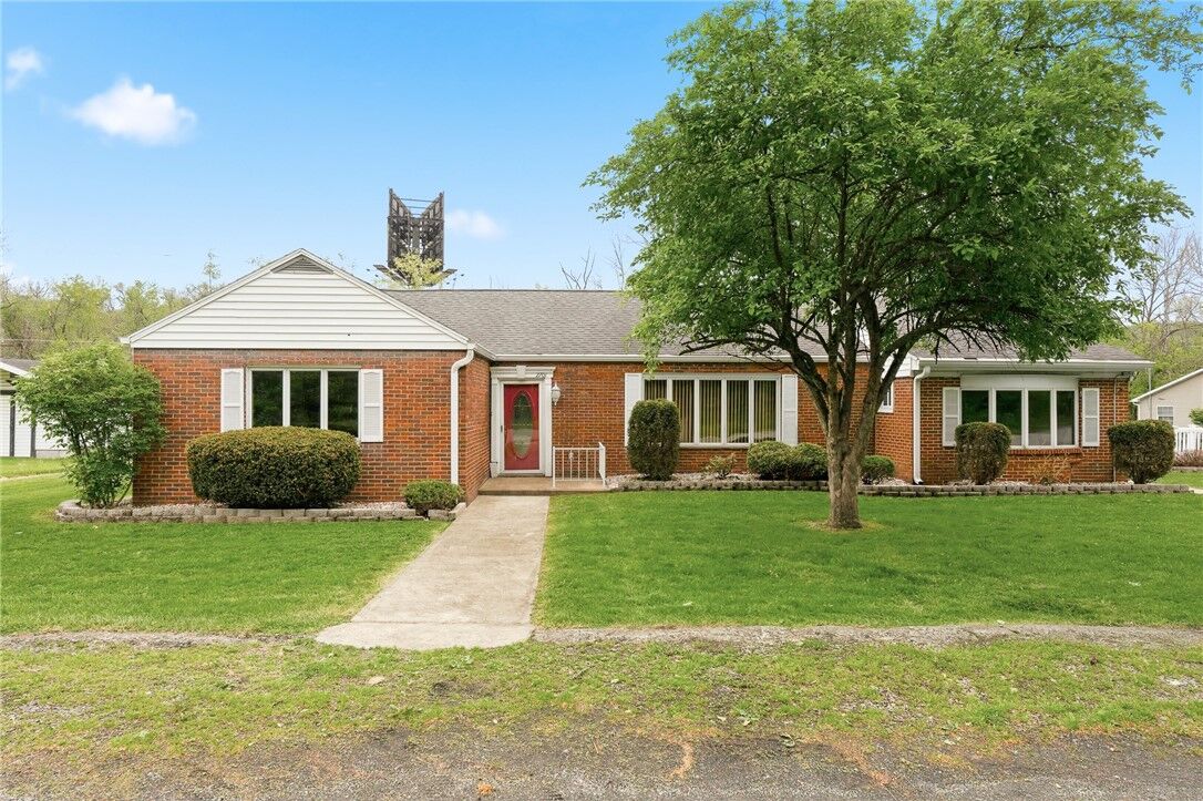 Property Photo: 2701 Moyer Rd PA 15425