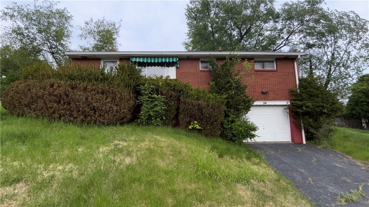 Property Photo:  114 Spruce Dr  PA 15116 