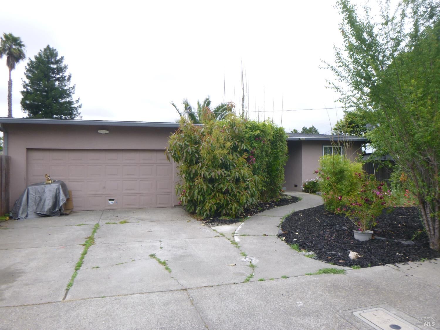 Property Photo:  231 Peach Street  CA 95407 