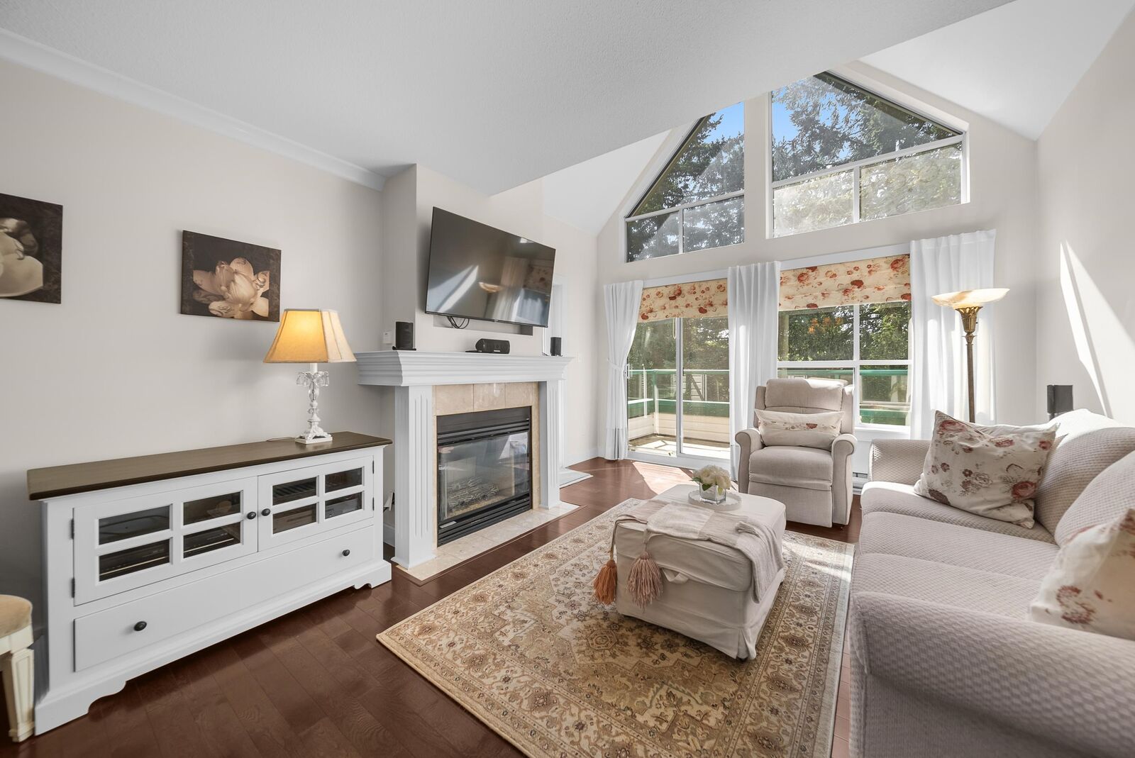 Property Photo:  33280 E Bourquin Crescent 408  BC V2S 7K2 