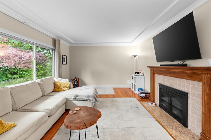 Property Photo: 1095 E 29th Street BC V7K 1C1