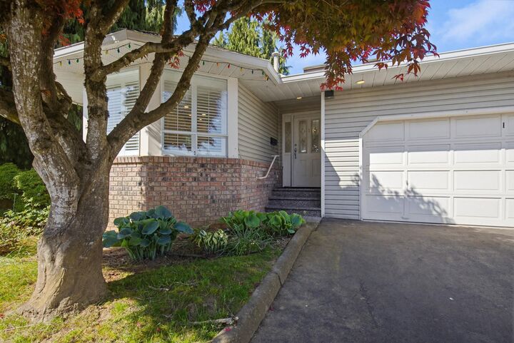 Property Photo: 32615 Murray Avenue 1 BC V2T 4T8