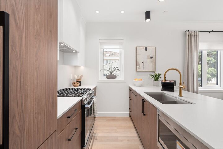Property Photo: 2240 E 40th Avenue 1 BC V5P 1J5