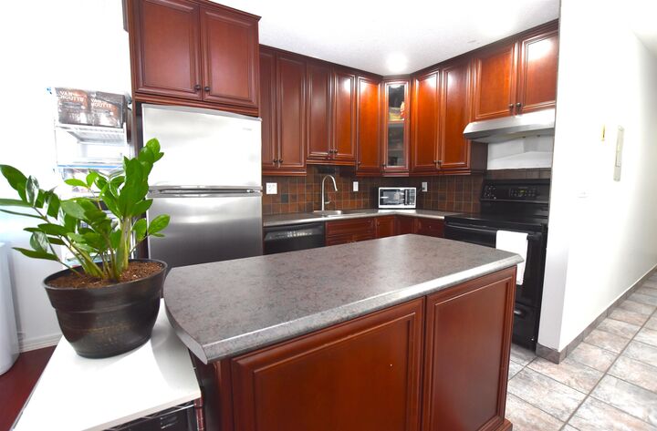 Property Photo: 1320 Fir Street 201 BC V4B 4B2