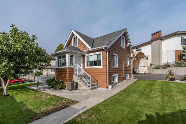 1276 Douglas Road — photo 1