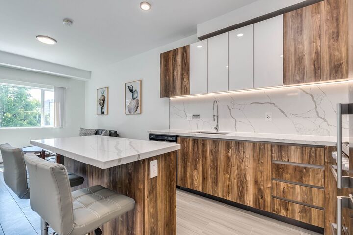 Property Photo:  1168 Pendrell Street 307  BC V6E 1L4 