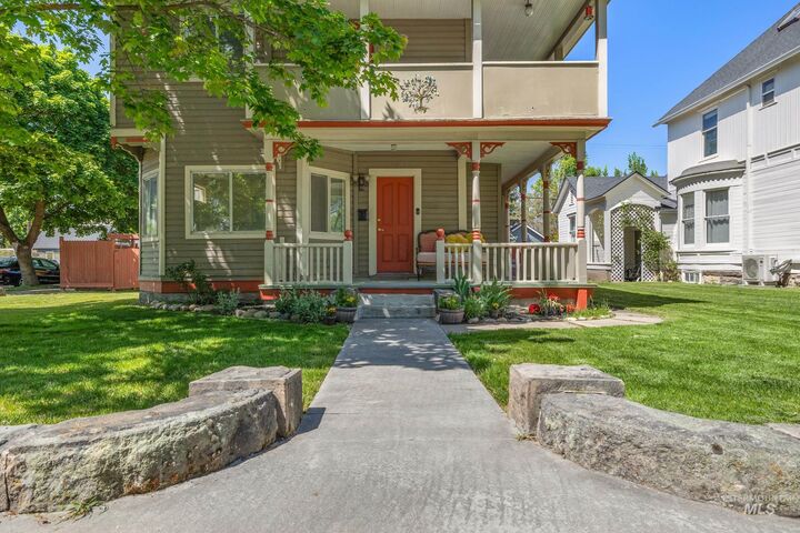 Property Photo:  1101 N 8th Street  ID 83702 
