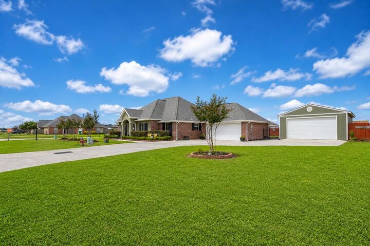 Property Photo:  203 Millstone Dr  LA 70301 