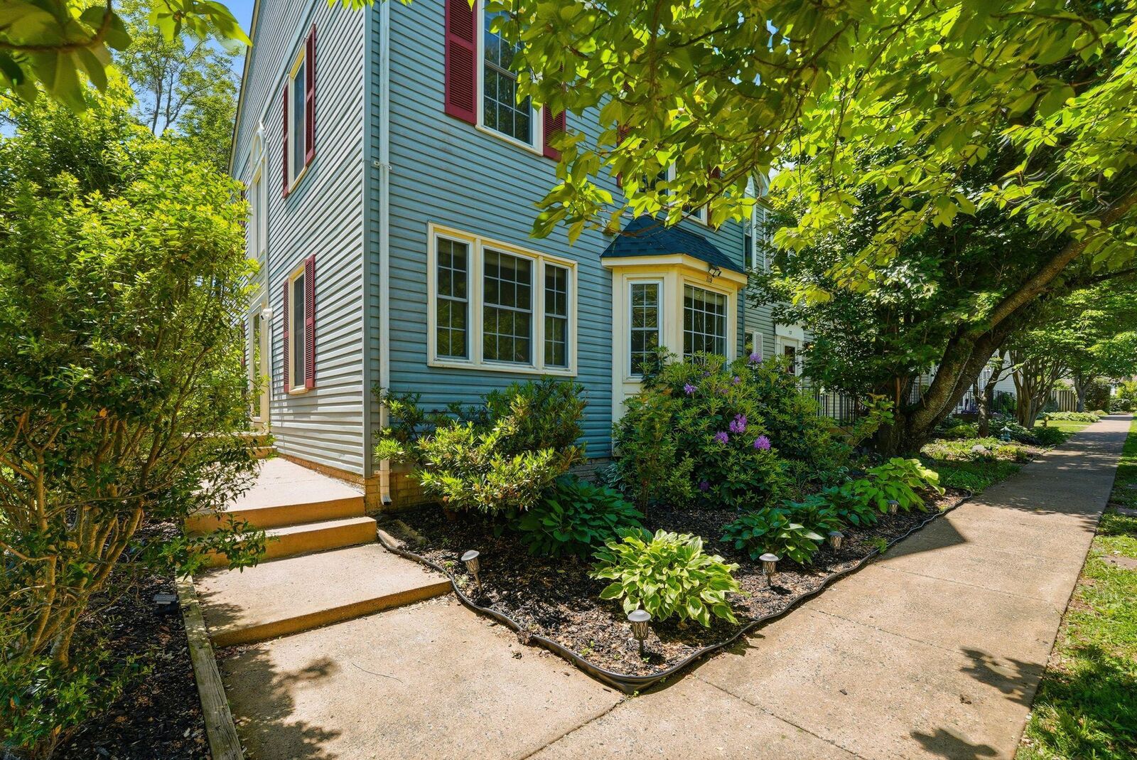 Property Photo:  719 Arbor Court  VA 20186 