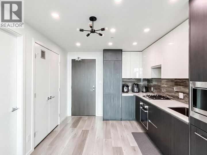 Property Photo:  1888 Gilmore Avenue 1408  BC V5C 0L2 
