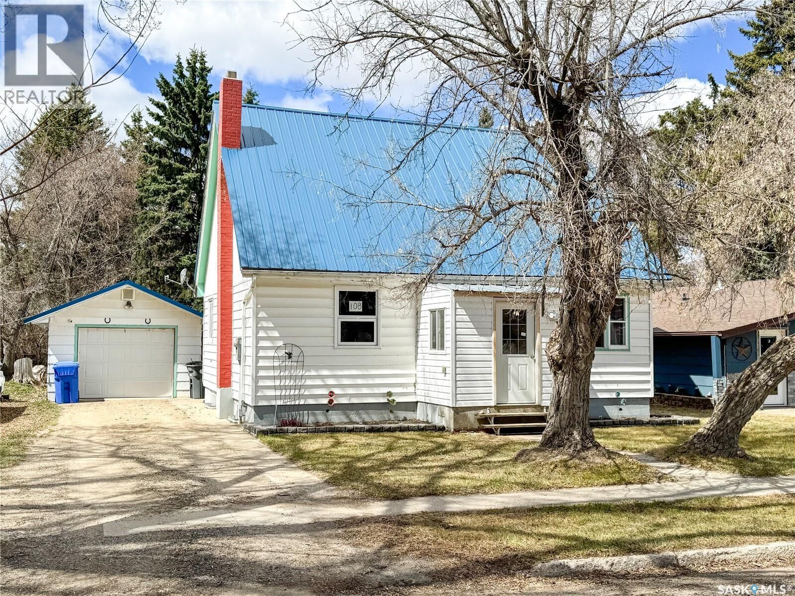 Property Photo:  108 Cairo Street  SK S0G 5H0 