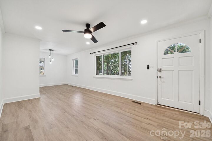 Property Photo:  5423 Lantana Avenue  NC 28212 