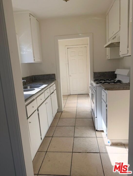 Property Photo:  1842 E 71st St  CA 90001 