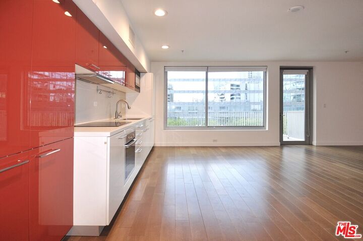 Property Photo:  901 S Flower St  CA 90015 