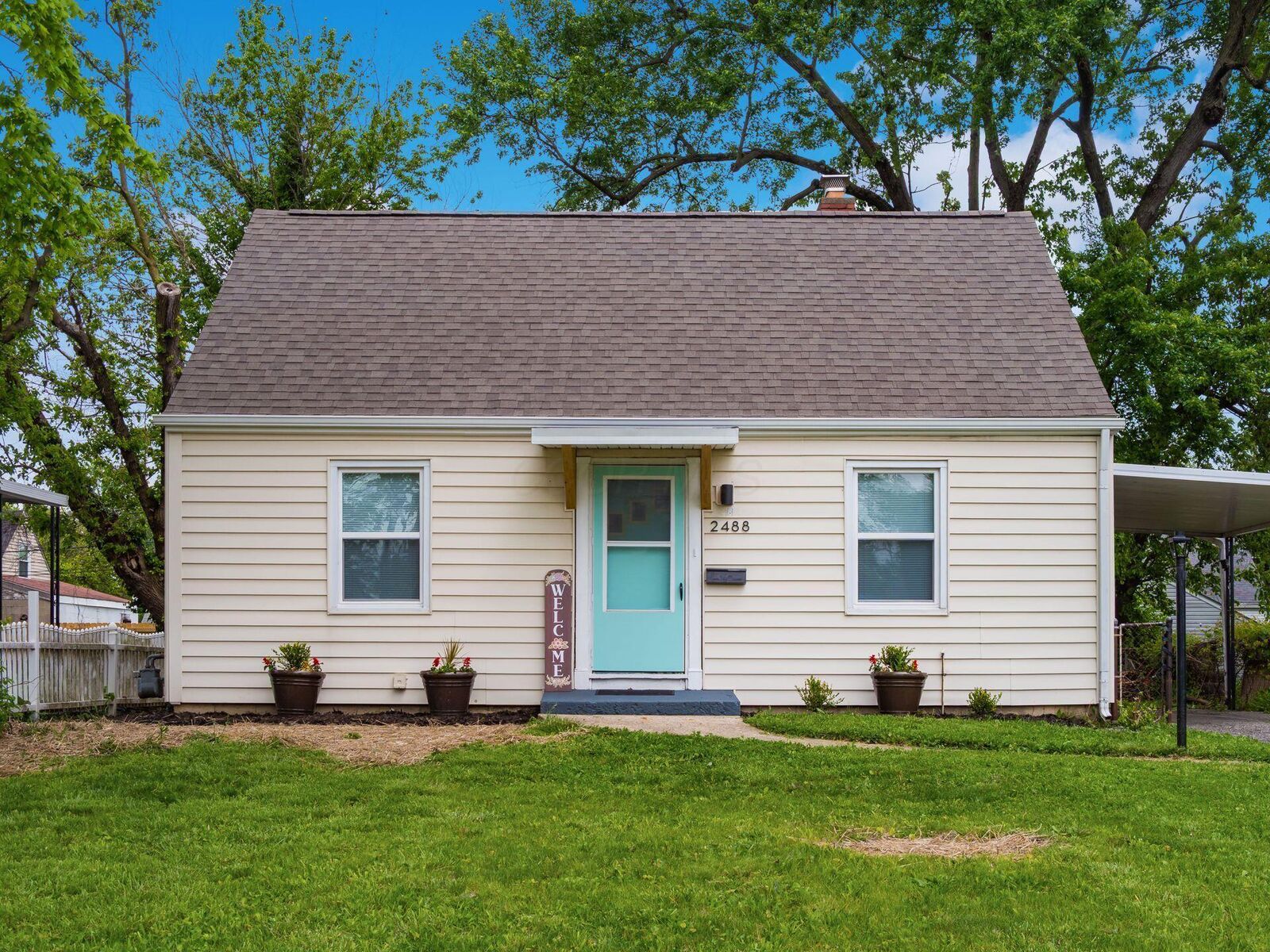 Property Photo:  2488 McGuffey Road  OH 43211 