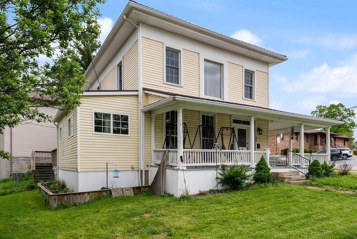 Property Photo:  62 E North Street  OH 43338 