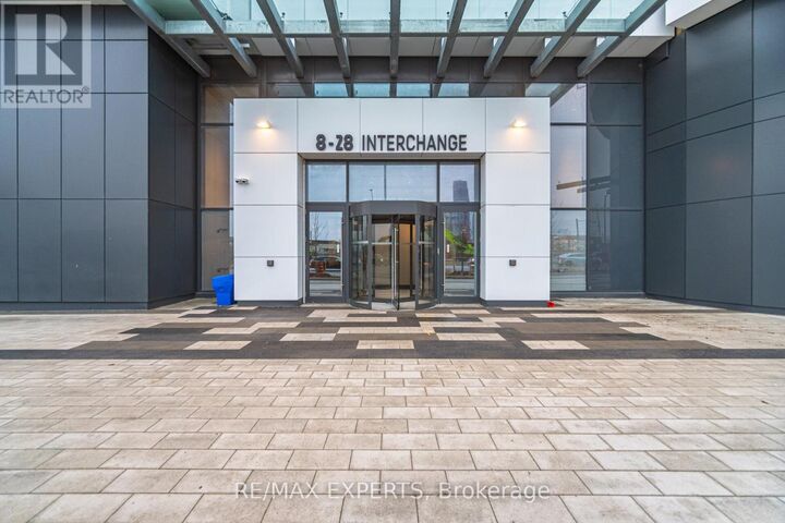 Property Photo:  8 Interchange Way 2702  ON L4K 0R2 
