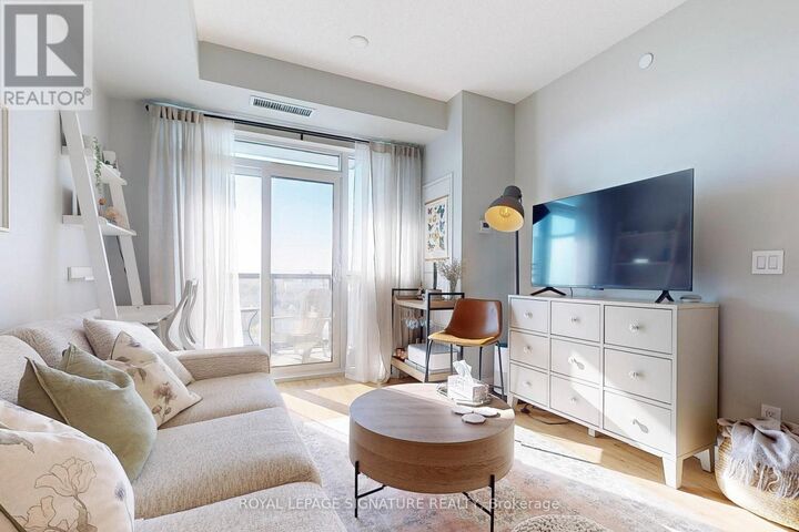 Property Photo:  8 Trent Avenue 821  ON M4C 0A6 