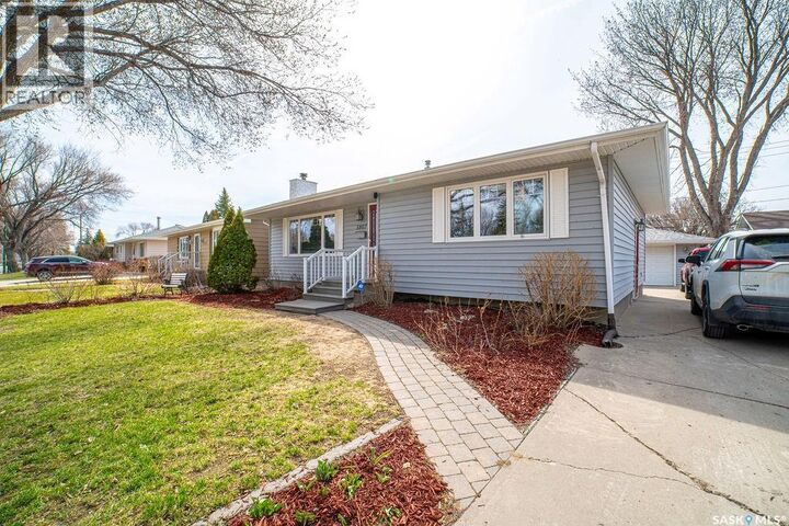 Property Photo:  3807 Lakeview Avenue  SK S4S 1H3 
