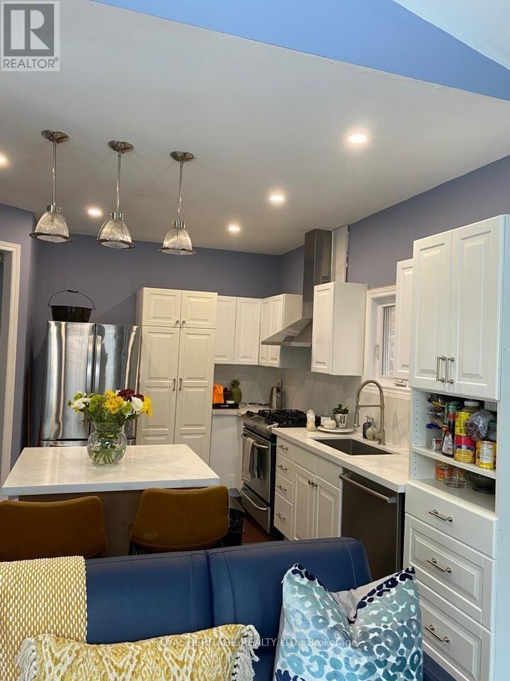 Property Photo:  17 Hoodgate Drive  ON L1R 2M8 