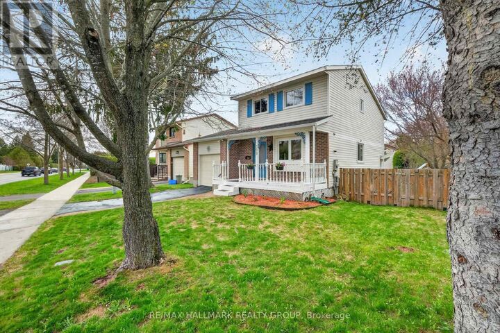 Property Photo:  309 Des Epinettes Avenue  ON K1E 2P1 