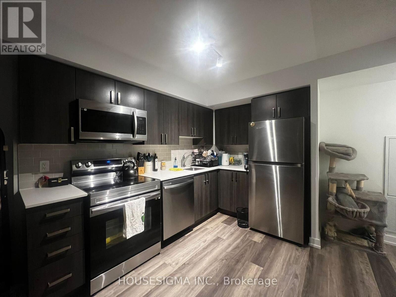 Property Photo:  1480 Bayly Street 1110  ON L1W 0C2 