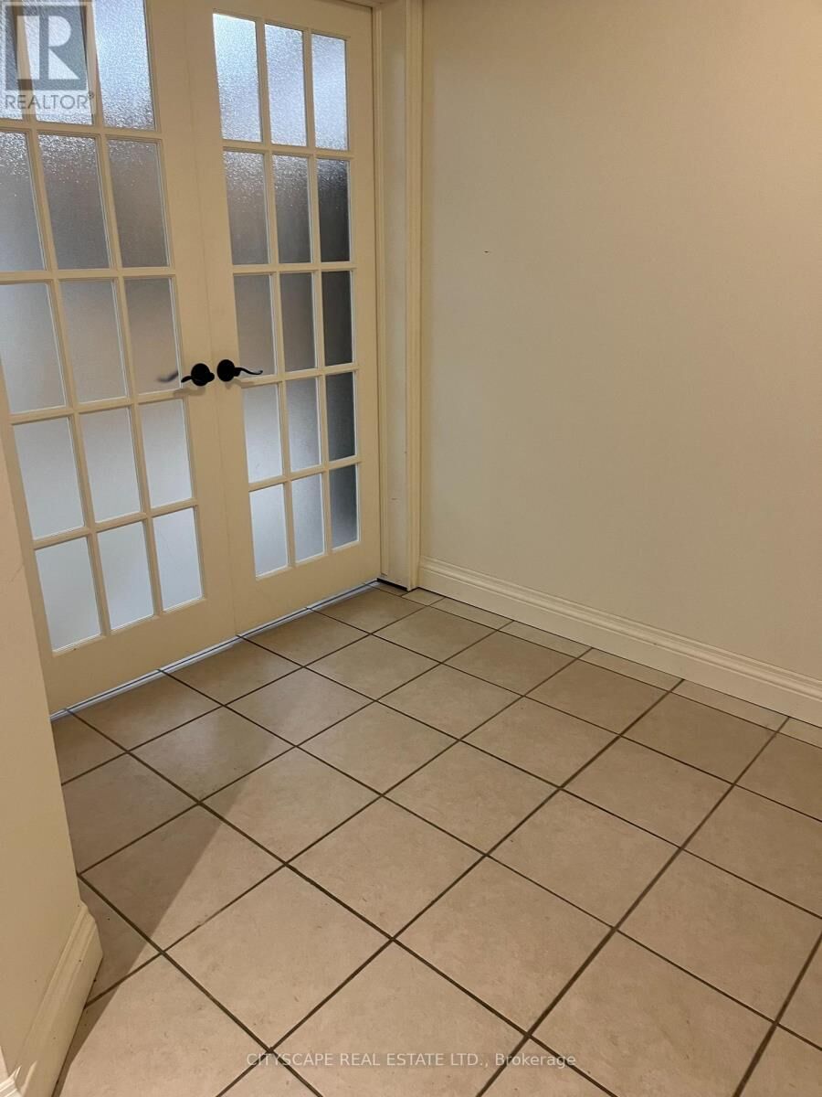Property Photo:  74 Creanona Boulevard Bsmt  ON L8E 5T2 