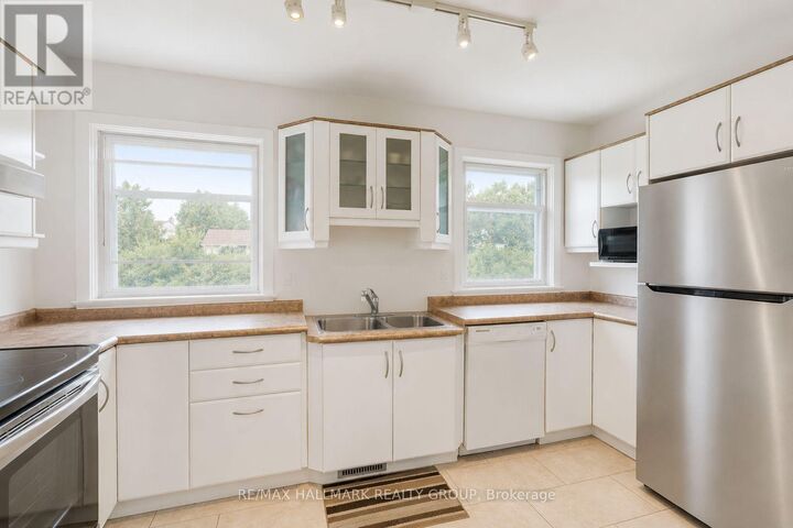 Property Photo:  223 Sanford Avenue  ON K2C 0G1 