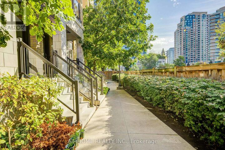 Property Photo:  11 Eldora Avenue 6  ON M2M 1R3 