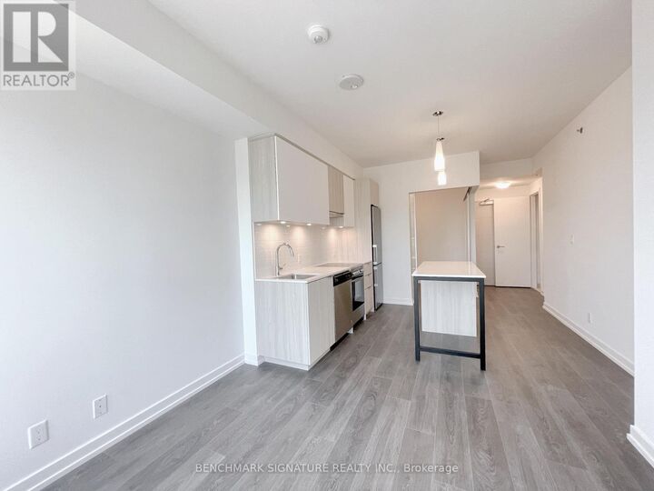 Property Photo:  203 College Street 809  ON M5T 0C8 