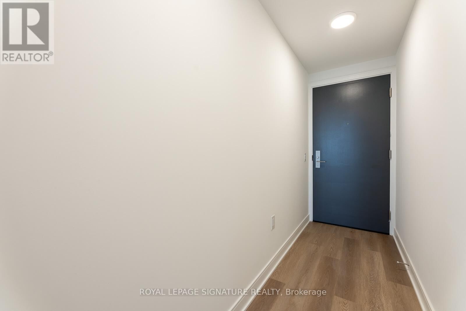 Property Photo:  86 Dundas Street 526  ON L5A 1W4 