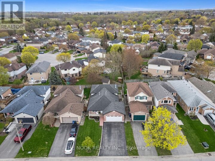 Property Photo:  117 McFeeters Crescent  ON L1C 4K6 