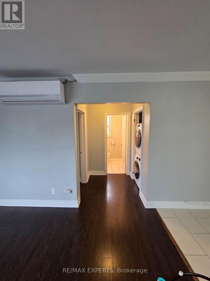 Property Photo:  21 Scarlett Road 1  ON M6N 4J5 