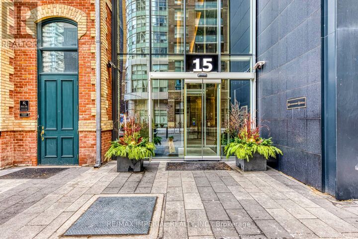 Property Photo:  15 Grenville Street Ph03  ON M4Y 0B9 