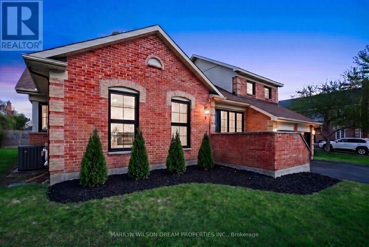 Property Photo:  8 Belton Avenue  ON K2S 1G7 