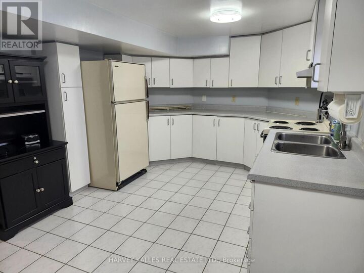 Property Photo:  9 Scarlett Drive Lower  ON L6Y 3R9 