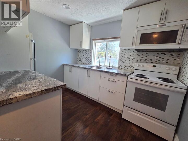 Property Photo:  2021 Edinburgh Drive 2  ON L7R 2C8 
