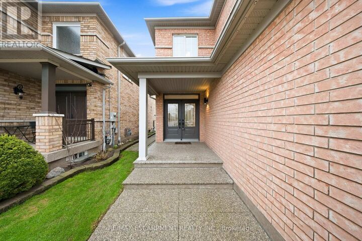 Property Photo:  3812 Lacman Trail  ON L5M 6X8 