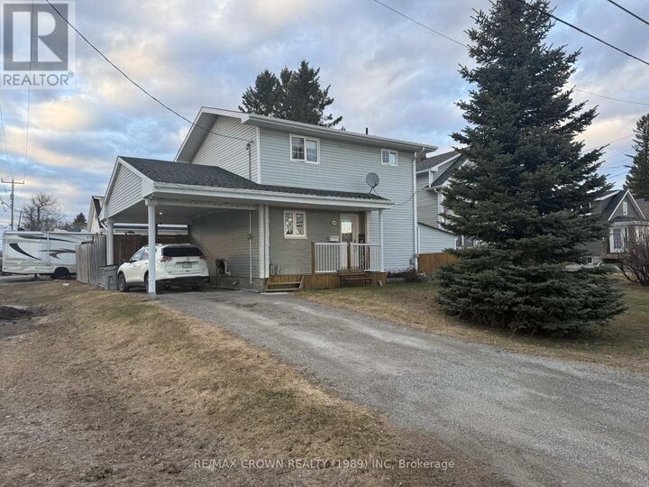 Property Photo:  306 Young Street  ON P0N 1C0 