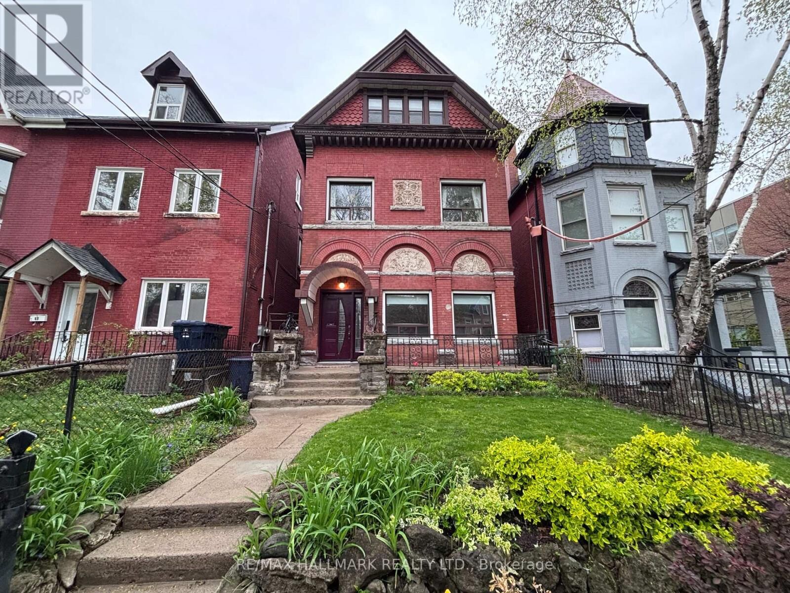 Property Photo:  55 Brunswick Ave   3rd Avenue 3rd Fl  ON M5S 2L8 